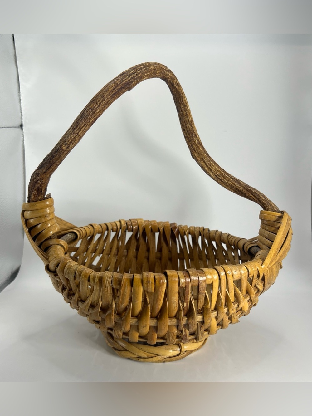 Vintage Small Buttocks Basket Splint Wood Egg Gathering Primitive Twig Handle 8" - Picture 1 of 13
